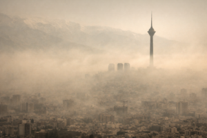 نمای شهر تهران در آلودگی هوا و ضرورت توسعه انرژی خورشیدی در ایران